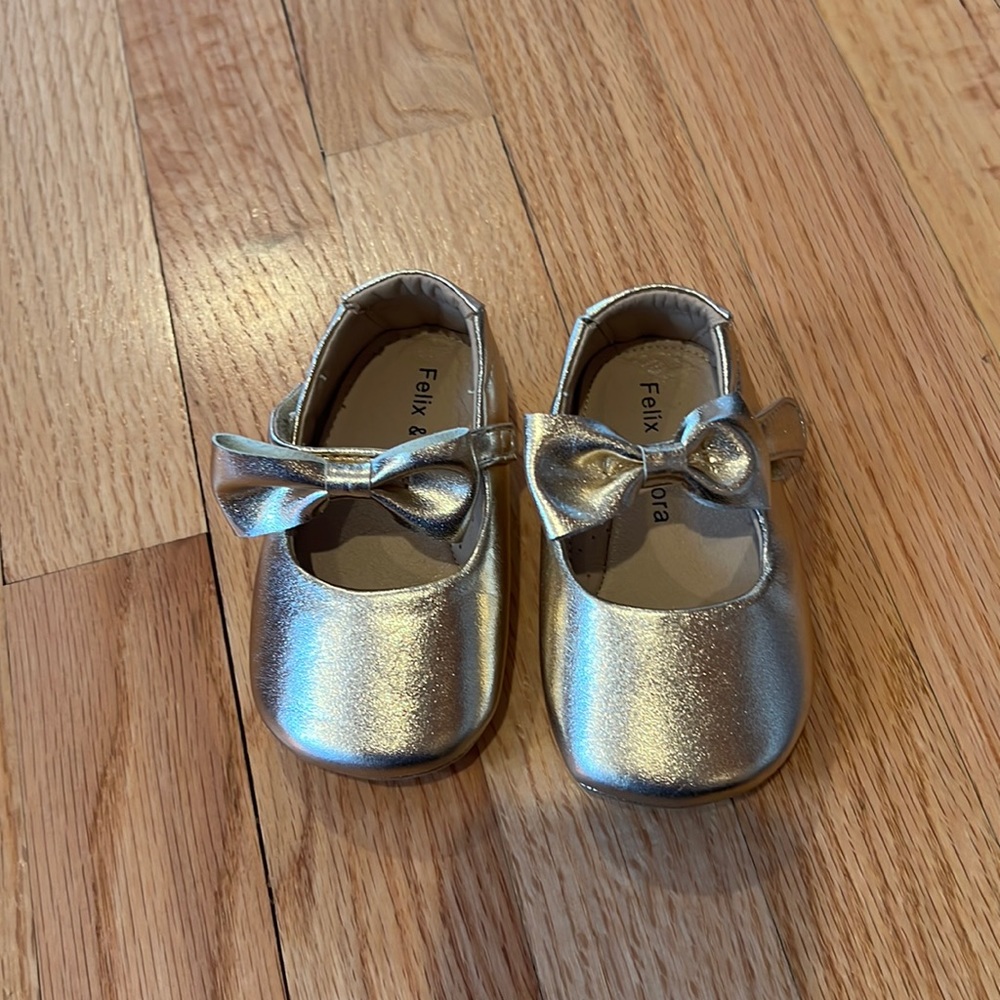 Felix and Flora gold baby shoes